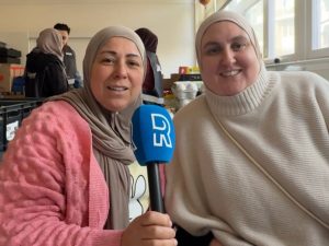 Stichting Salaam deelt feestelijke pakketten uit tijdens het Suikerfeest in Rotterdam